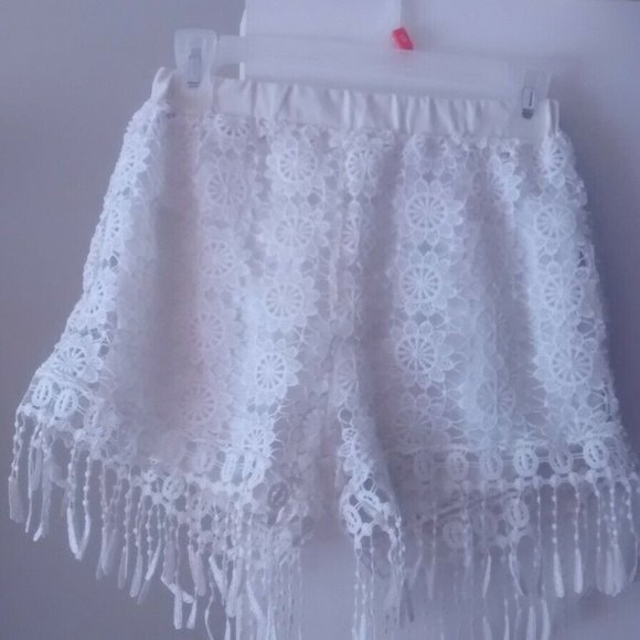 Cream Lace Shorts size Small - Picture 2 of 4
